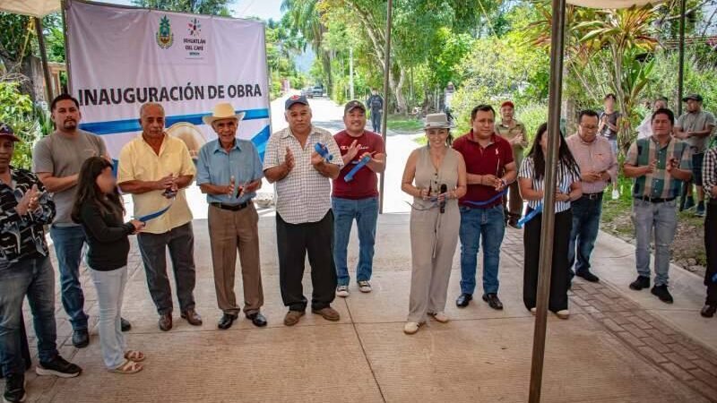 ENTREGAN PAVIMENTACIÓN HACIA EL PANTEÓN EN POTRERILLO