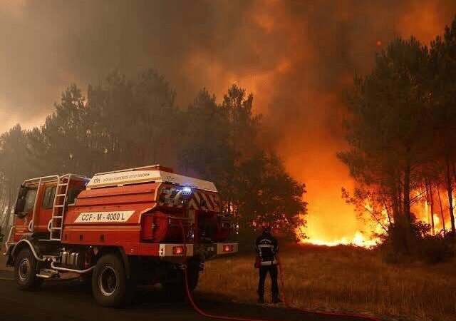 CRECE LA CRISIS POR INCENDIOS EN ESPAÑA Y FRANCIA; 260 MIL PERSONAS EVACUADAS