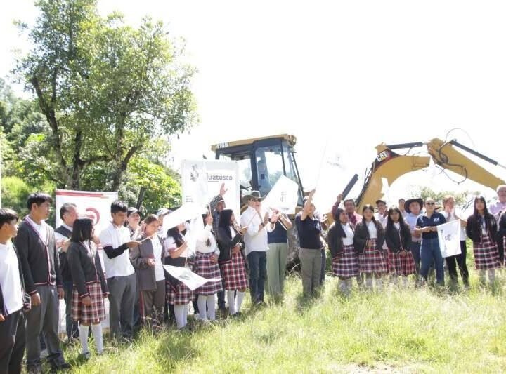 URCINO MÉNDEZ PONE EN MARCHA CONSTRUCCIÓN DE BARDA EN TELEBACHILLERATO
