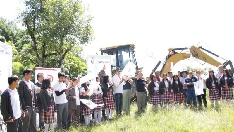 URCINO MÉNDEZ PONE EN MARCHA CONSTRUCCIÓN DE BARDA EN TELEBACHILLERATO