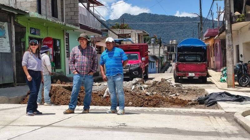 ALCALDESA SUPERVISA OBRAS EN IXHUATLÁN DEL CAFÉ