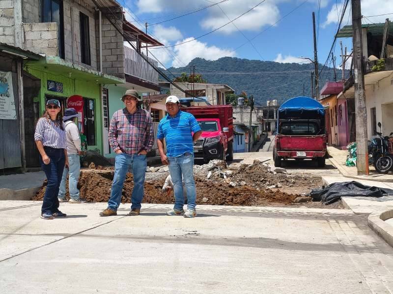 ALCALDESA SUPERVISA OBRAS EN IXHUATLÁN DEL CAFÉ
