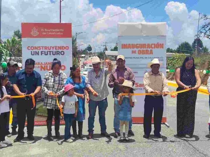 ALCALDE DE CALCAHUALCO INAUGURA LA PRIMERA OBRA DE SU ADMINISTRACIÓN