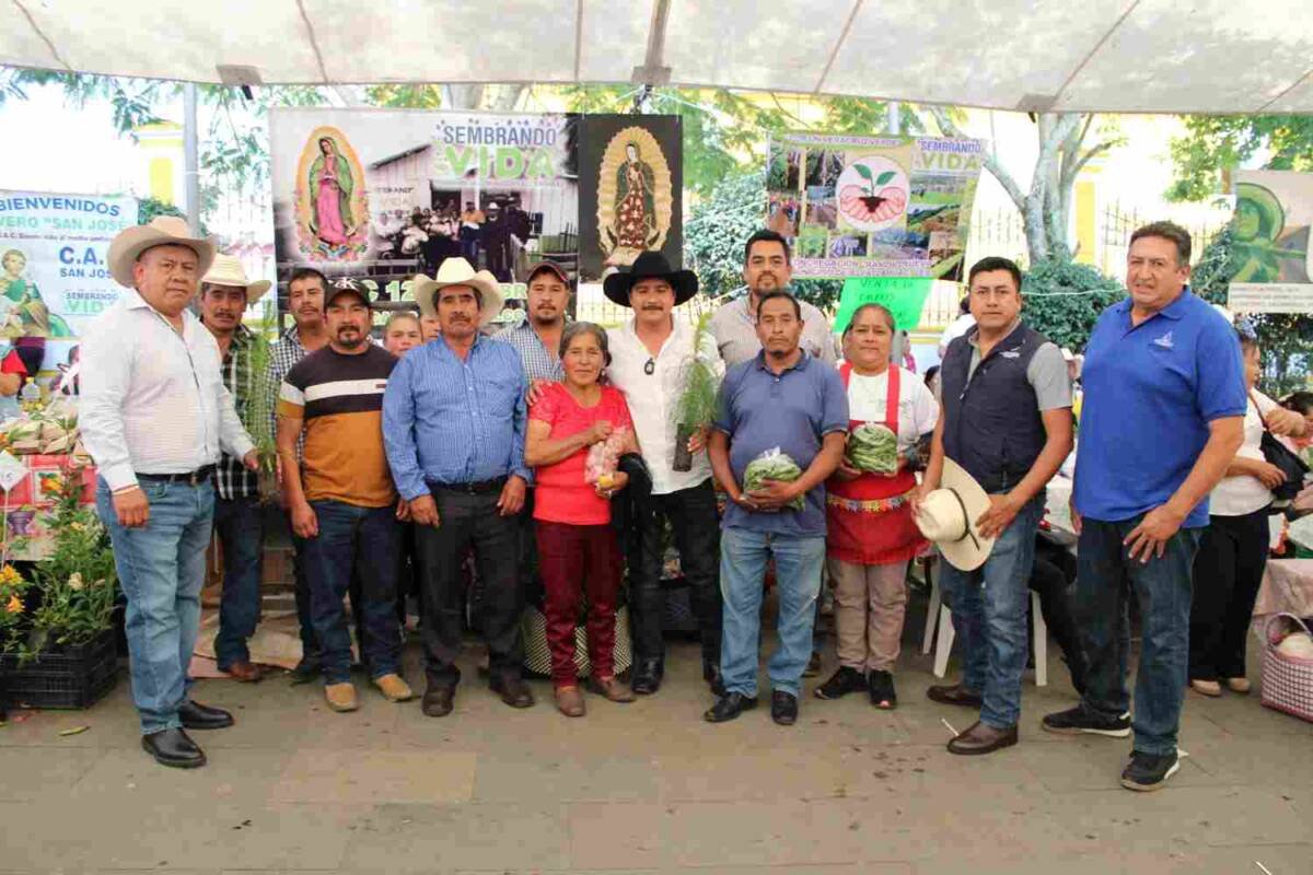 CELEBRAN TIANGUIS CAMPESINO EN COSCOMATEPEC