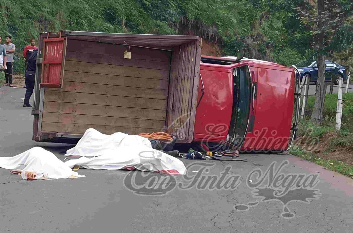 VOLCADURA FATAL; MUEREN 3 PERSONAS