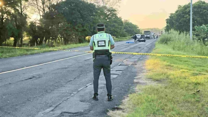 DERRAPA MOTOCICLISTA Y MUERE