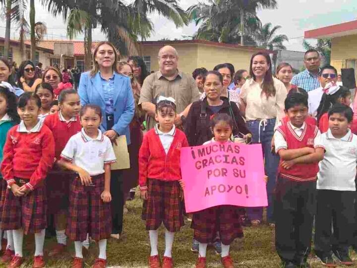 ALFONSO MARÍN PONE EN MARCHA CONSTRUCCIÓN DE CANCHA EN PRIMARIA DE FORTÍN
