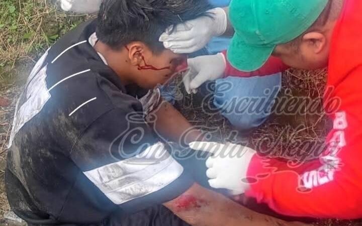 DERRAPA MOTOCICLISTA EN TOMATLÁN