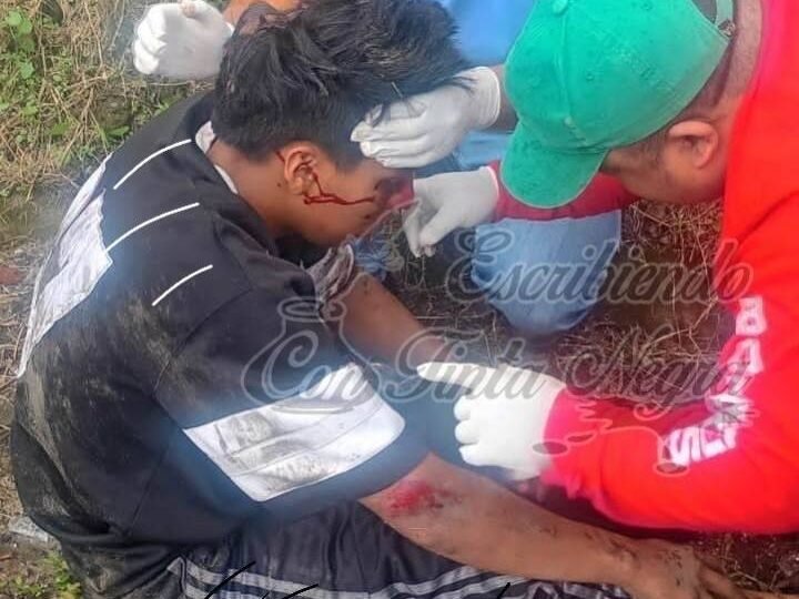DERRAPA MOTOCICLISTA EN TOMATLÁN