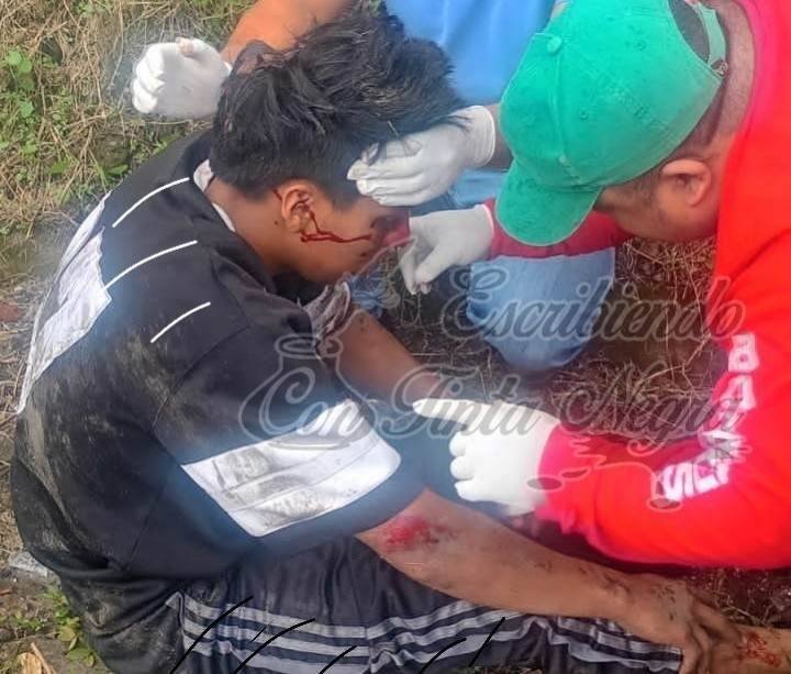 DERRAPA MOTOCICLISTA EN TOMATLÁN