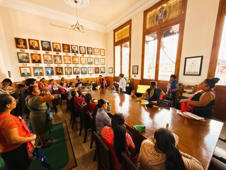 AYUNTAMIENTO DE ORIZABA MANTIENE DIÁLOGO CON AMBULANTES; BUSCAN SOLUCIÓN DENTRO DE LA LEY