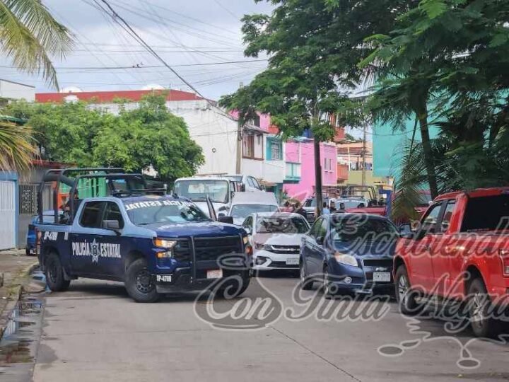 REVIENTAN CASA DE SEGURIDAD; DETIENEN A UNO CON DROGAS Y ARMAS