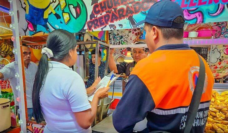 INSPECCIONAN LOCALES DE FERIA DE CALCAHUALCO