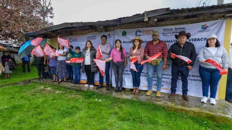 DAN BANDERAZO DE OBRA EN MOYOAPAN GRANDE