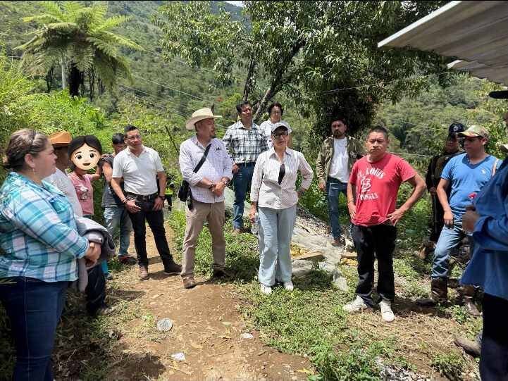 ALCALDESA SOSTIENE REUNIÓN DE TRABAJO CON HABITANTES DE LA JOYA Y TETLA