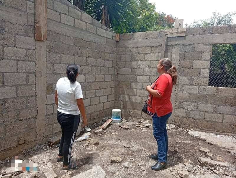ALCALDESA DE SOCHIAPA SUPERVISA CONSTRUCCIÓN DE CUARTOS-DORMITORIOS