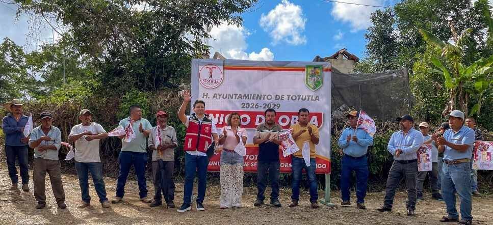 UBALDO PÉREZ INICIA OBRA EN ZAPOTITLA