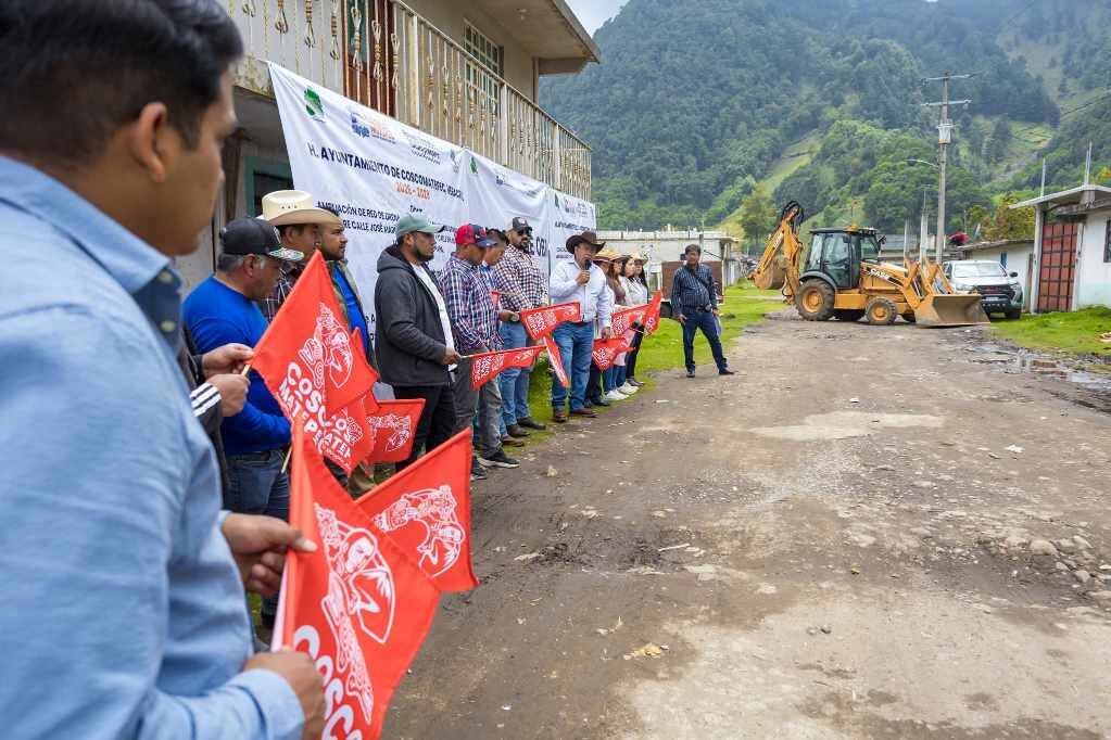 ARMANDO REYES DA BANDERAZO DE OBRA EN CUIYACHAPA