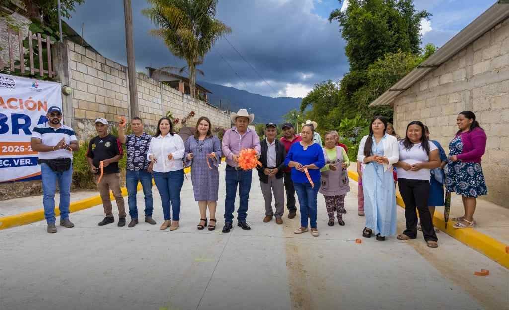 INAUGURA ALCALDE DE COSCO OBRA EN SAN NICOLÁS