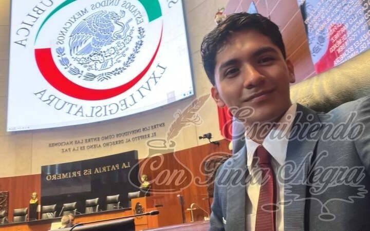 JOVEN DE HUATUSCO PARTICIPA EN PARLAMENTO JUVENIL