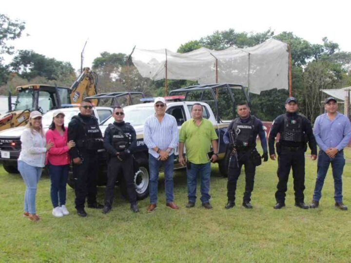 ALCALDE DE HUATUSCO ENTREGA DOS NUEVAS PATRULLAS A LA POLICÍA MUNICIPAL