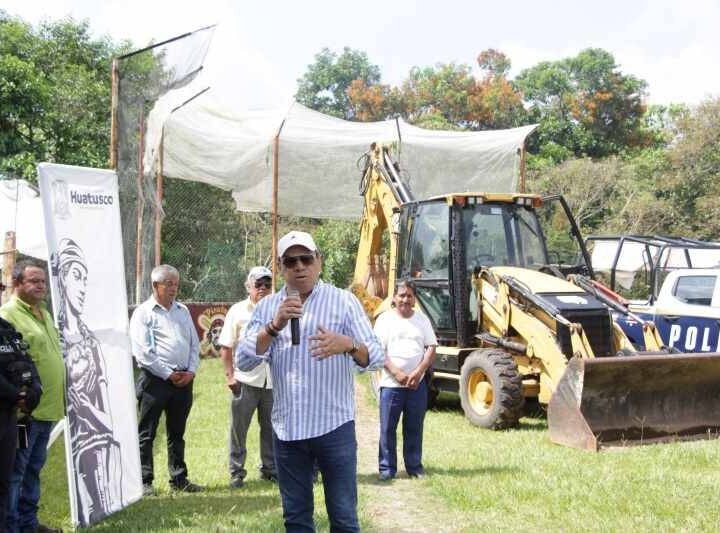URCINO MÉNDEZ DA BANDERAZO DE CONSTRUCCIÓN DE MULTIDEPORTIVO