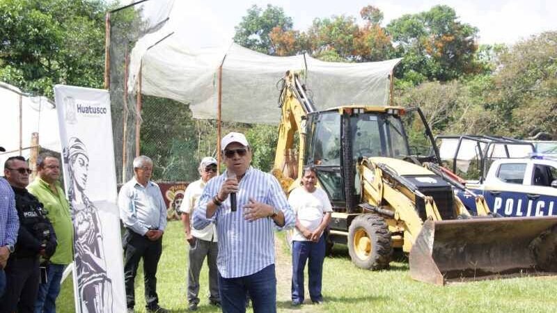 URCINO MÉNDEZ DA BANDERAZO DE CONSTRUCCIÓN DE MULTIDEPORTIVO
