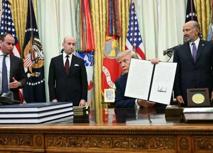 TRUMP FIRMA DECRETO PARA COMBATIR EL “TURISMO” DE CIUDADANÍA POR NACIMIENTO