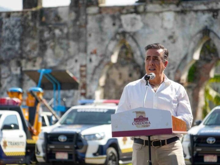 FORTALECE CÓRDOBA A CORPORACIONES DE SEGURIDAD CON ENTREGA DE UNIFORMES
