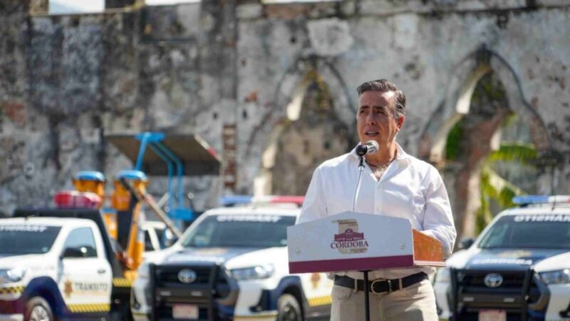 FORTALECE CÓRDOBA A CORPORACIONES DE SEGURIDAD CON ENTREGA DE UNIFORMES