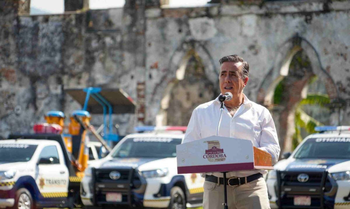 FORTALECE CÓRDOBA A CORPORACIONES DE SEGURIDAD CON ENTREGA DE UNIFORMES