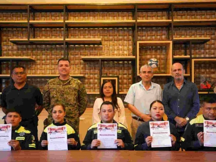 AYUNTAMIENTO RECONOCE A ELEMENTOS DE LA POLICÍA POR CONCLUIR CAPACITACIÓN DE APOYO AL TURISTA