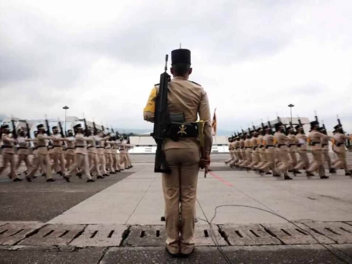 GOBIERNO ELIMINARÁ LA EDUCACIÓN MILITAR DE 26 ESCUELAS ANTES DEL PRÓXIMO CICLO ESCOLAR