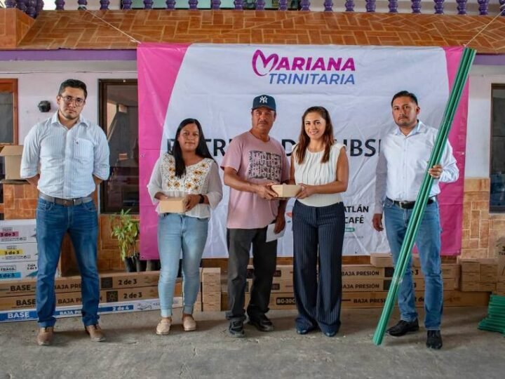 ENTREGAN SUBSIDIOS DE CALENTADORES SOLARES EN IXHUATLÁN
