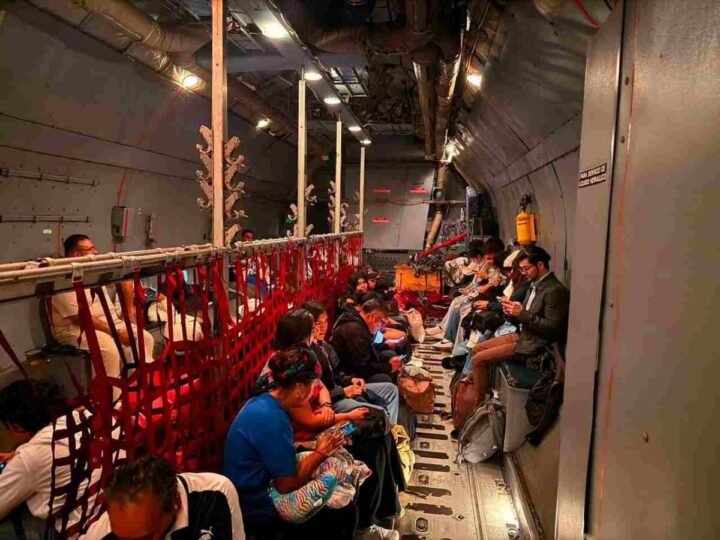 MÉXICO REPATRÍA A 36 CONNACIONALES TRAS SISMO EN COLOMBIA