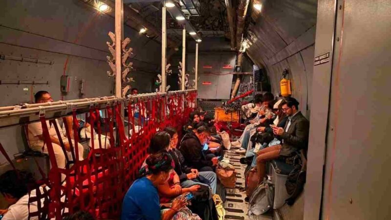MÉXICO REPATRÍA A 36 CONNACIONALES TRAS SISMO EN COLOMBIA