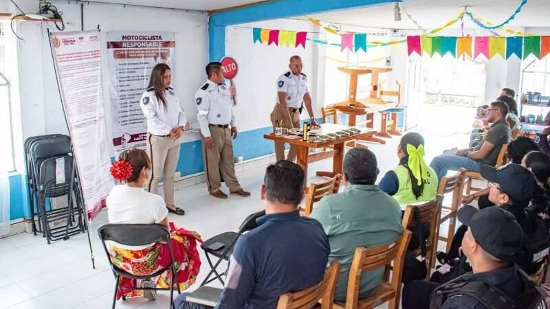AUTORIDADES DE IXHUATLÁN DEL CAFÉ FORTALECEN ACCIONES VIALES