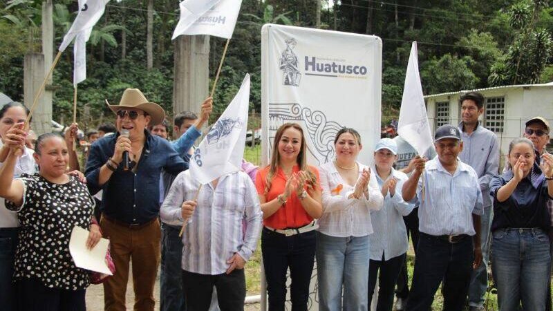 URCINO MÉNDEZ GÁLVEZ PONE EN MARCHA CONSTRUCCIÓN DE CAMINO
