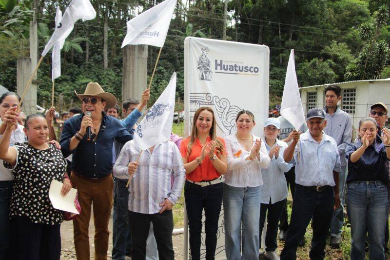 URCINO MÉNDEZ GÁLVEZ PONE EN MARCHA CONSTRUCCIÓN DE CAMINO