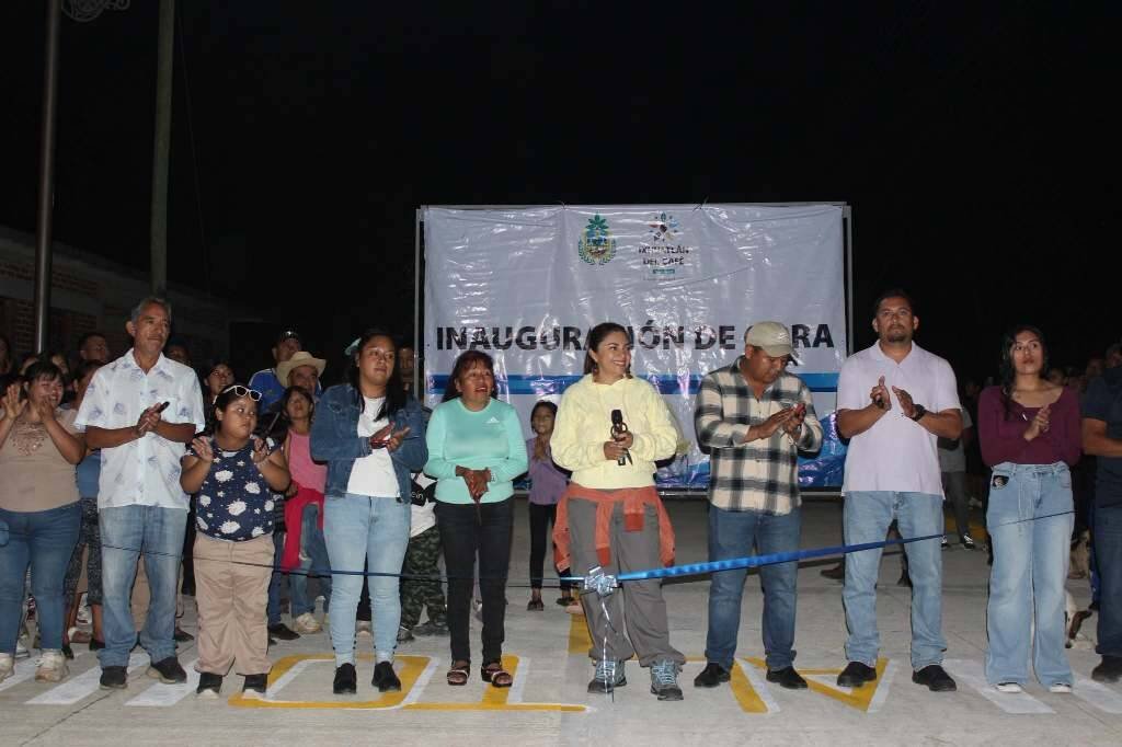 ENTREGAN OBRA DE PAVIMENTACIÓN DE OCOTITLÁN