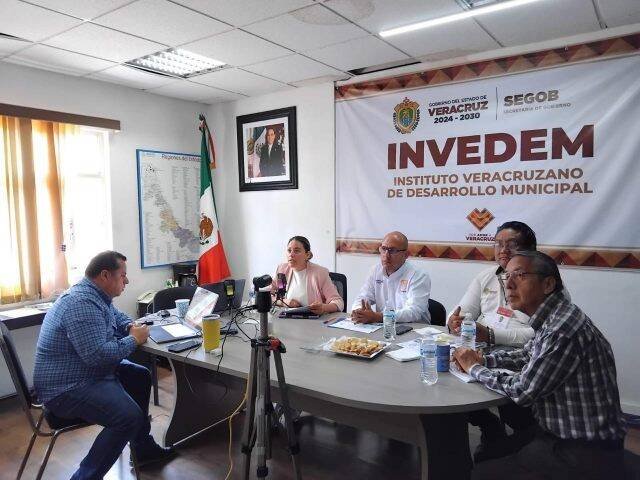 PRESENTA PROGRAMA DE AVES URBANAS EN VIDEOCONFERENCIA