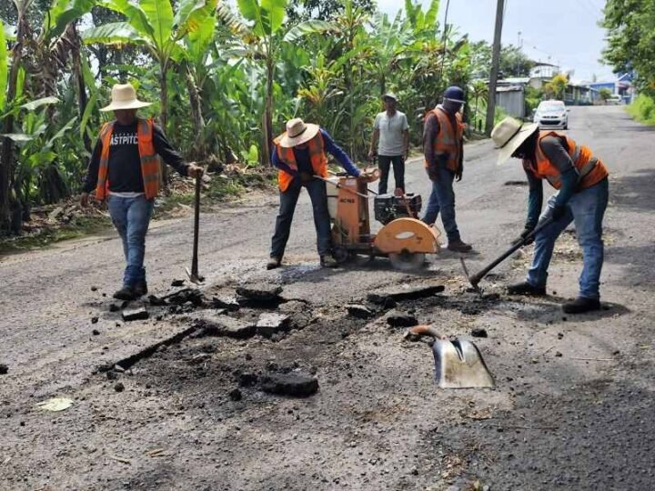 REALIZAN BACHEO EN COAPICHAPAN