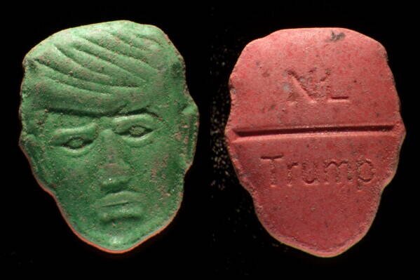 EMITEN “ALERTA ROJA” POR PASTILLAS DE ÉXTASIS CON FORMA DE TRUMP