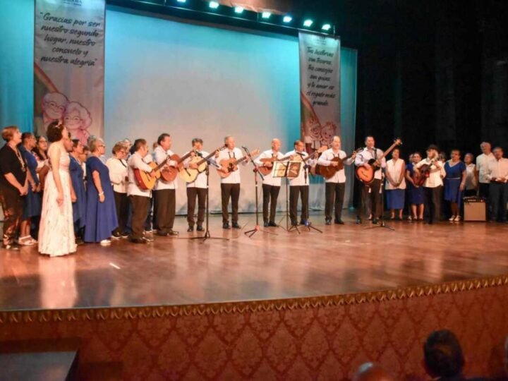 CON FESTIVAL CELEBRAN DÍA DE LAS PERSONAS MAYORES EN CÓRDOBA