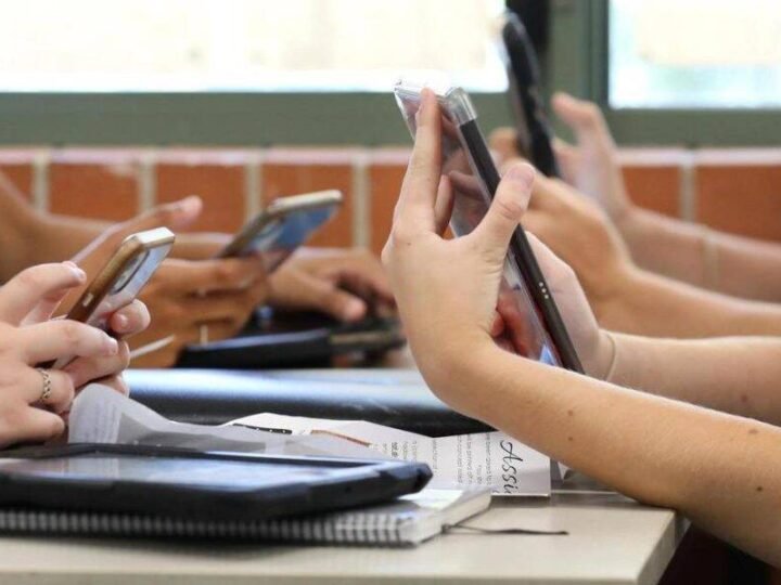 SEP INICIA CICLO ESCOLAR SIN DEFINIR REGLAS PARA USO DE CELULARES