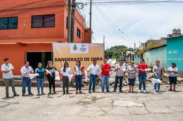 INICIAN PAVIMENTACIÓN DE CALLE LEANDRO VALLE EN IXHUATLÁN DEL CAFÉ