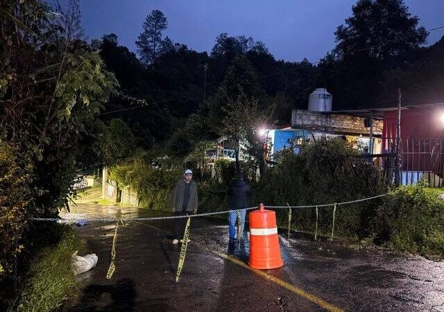 SE FRACTURA CARRETERA A TEACALCO; CIERRAN EL PASO A VEHÍCULOS