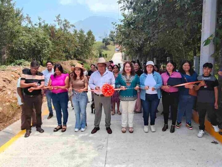 INAUGURA ARMANDO REYES MUÑOZ OBRA EN ZACATLAPA