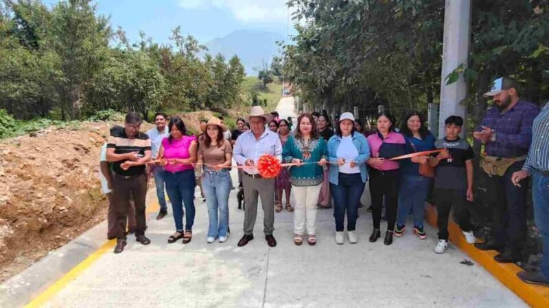 INAUGURA ARMANDO REYES MUÑOZ OBRA EN ZACATLAPA