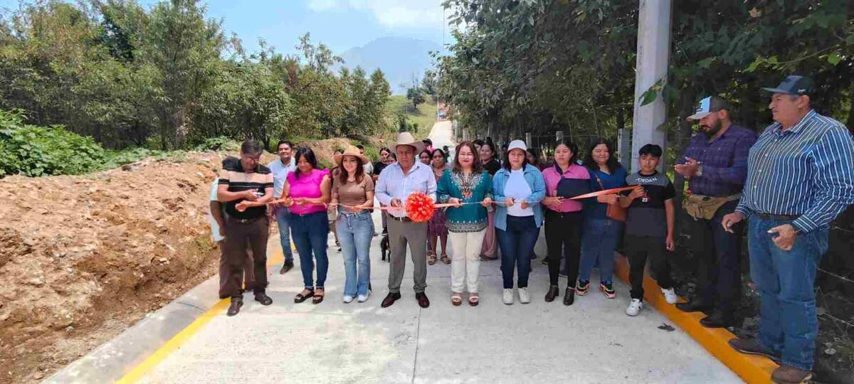INAUGURA ARMANDO REYES MUÑOZ OBRA EN ZACATLAPA